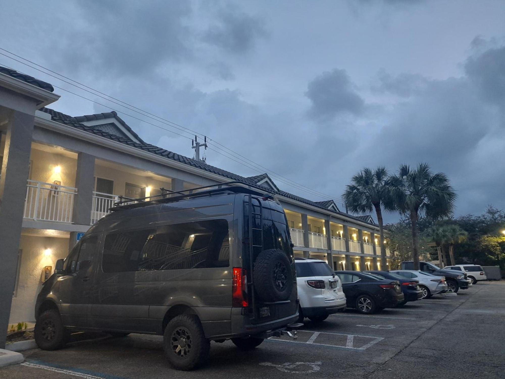 Super 8 Motel By Wyndham Near Fort Lauderdale Arpt Dania Beach Dış mekan fotoğraf