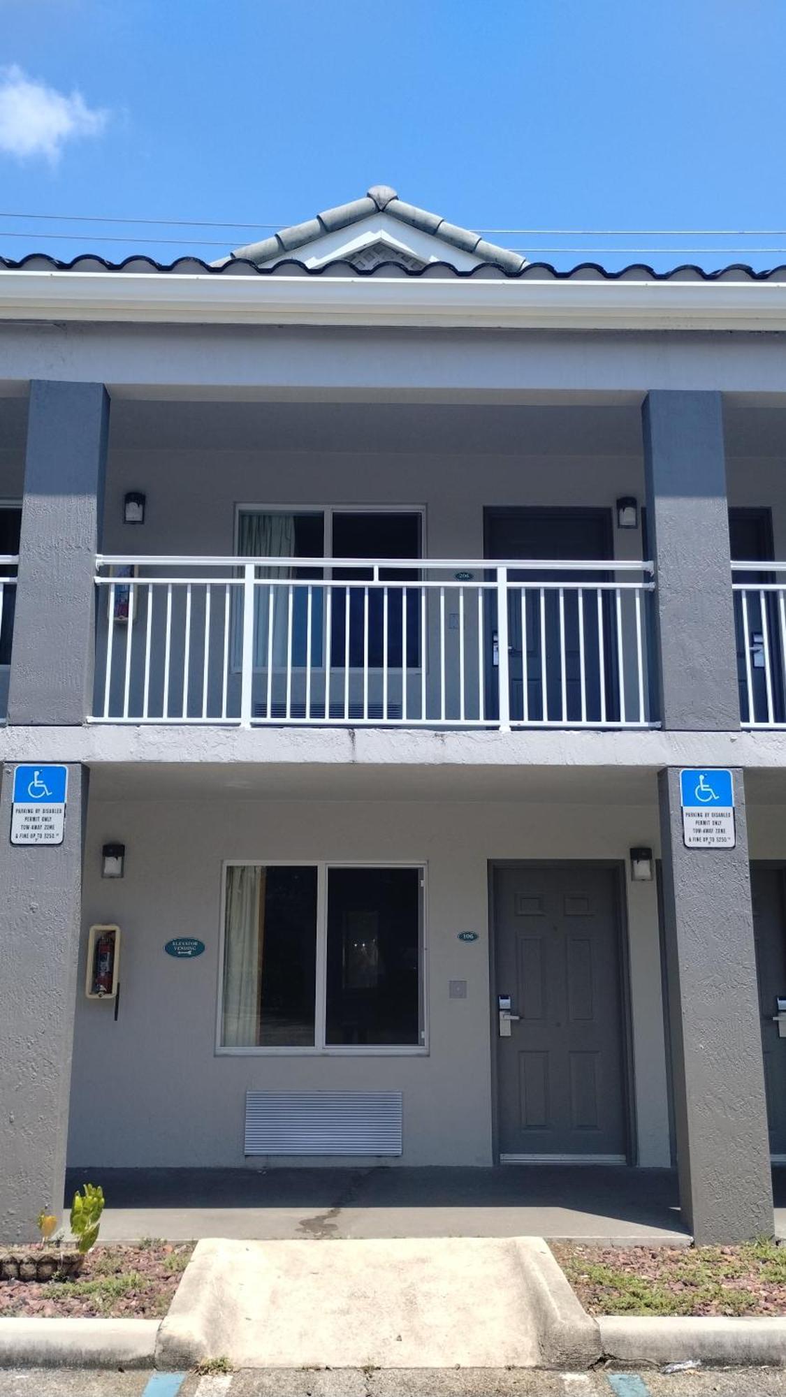 Super 8 Motel By Wyndham Near Fort Lauderdale Arpt Dania Beach Dış mekan fotoğraf