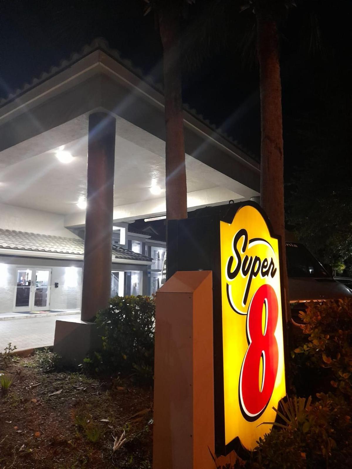 Super 8 Motel By Wyndham Near Fort Lauderdale Arpt Dania Beach Dış mekan fotoğraf